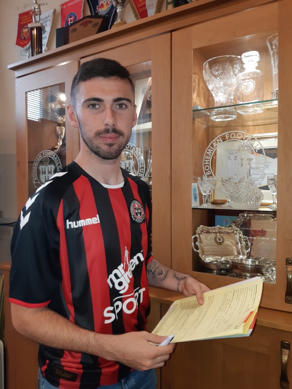 Robbie McCourt signs for Bohemians