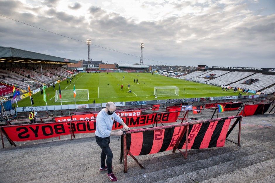 Ciaran Murray hangs up flags before the game 20/4/2021